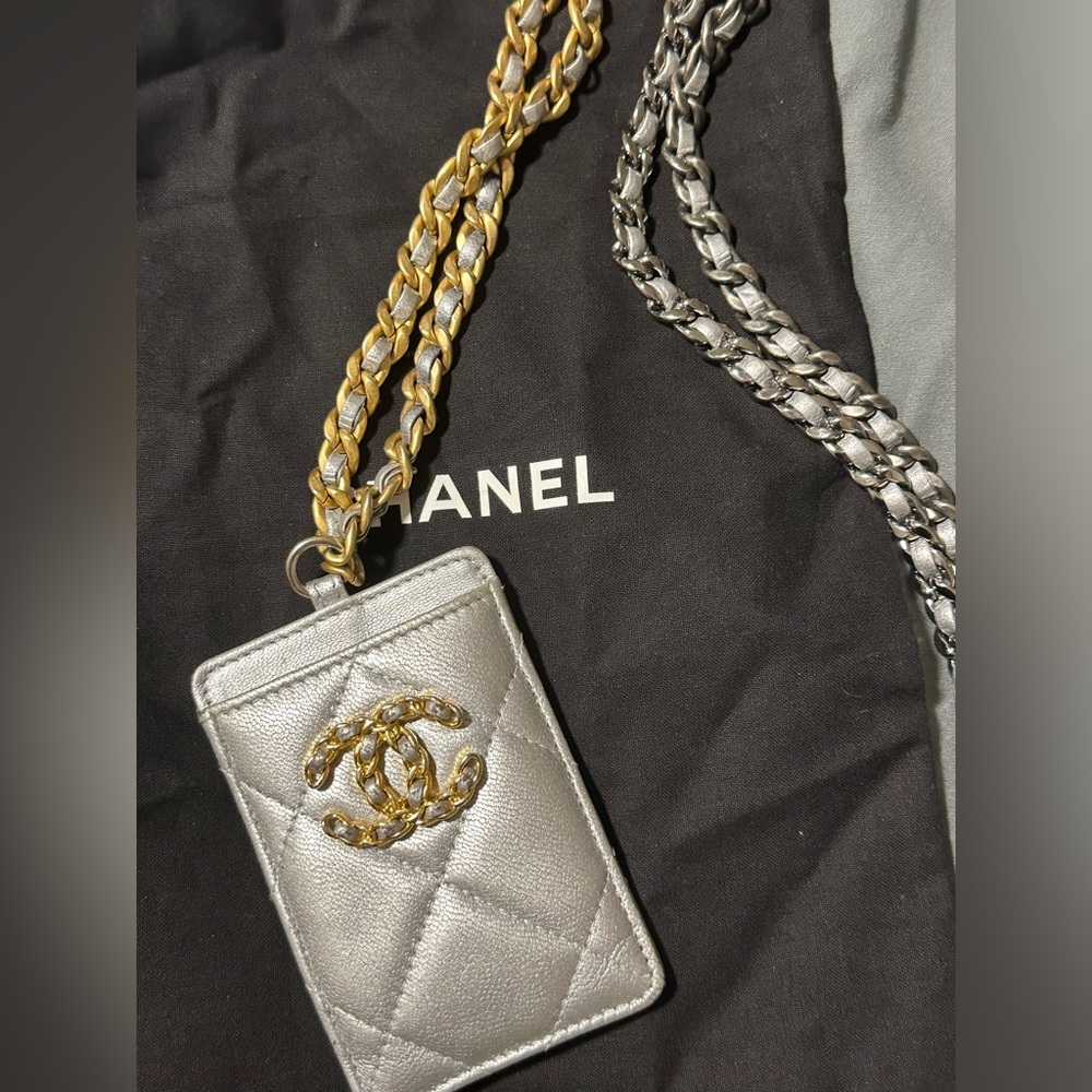 Metallic Goatskin Quilted Chanel 19 Card Holder On Chain Silver
